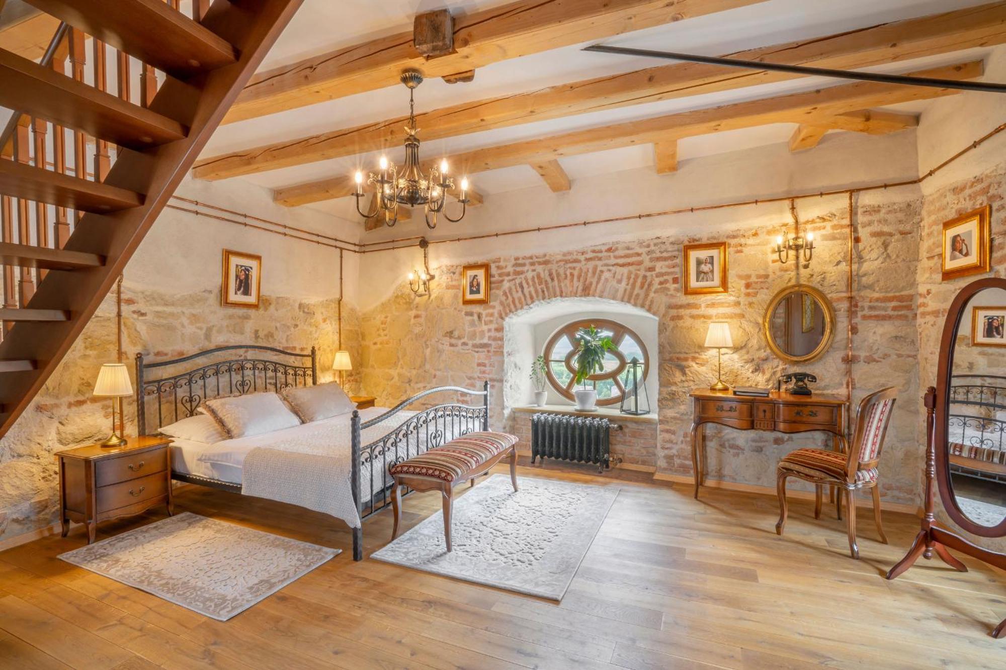 Galicia Nueva, Castle Hotel Lučenec Εξωτερικό φωτογραφία