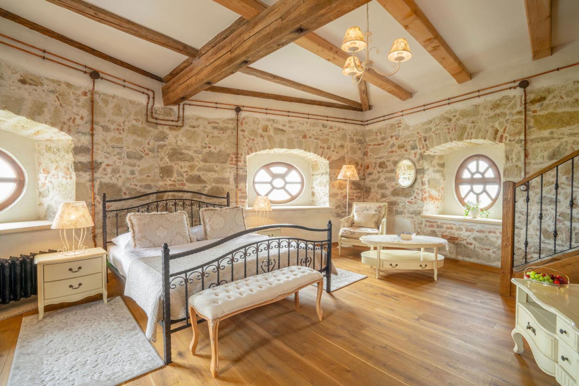 Galicia Nueva, Castle Hotel Lučenec Εξωτερικό φωτογραφία