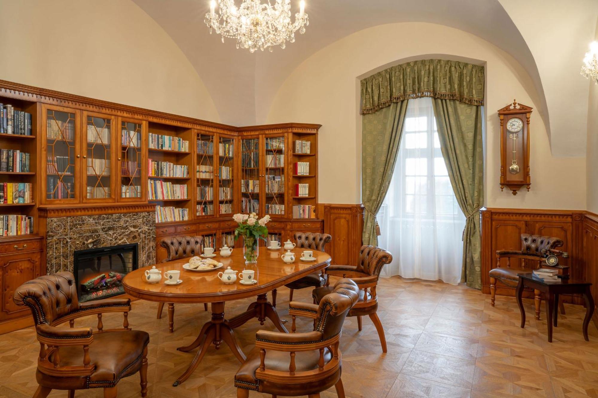 Galicia Nueva, Castle Hotel Lučenec Εξωτερικό φωτογραφία