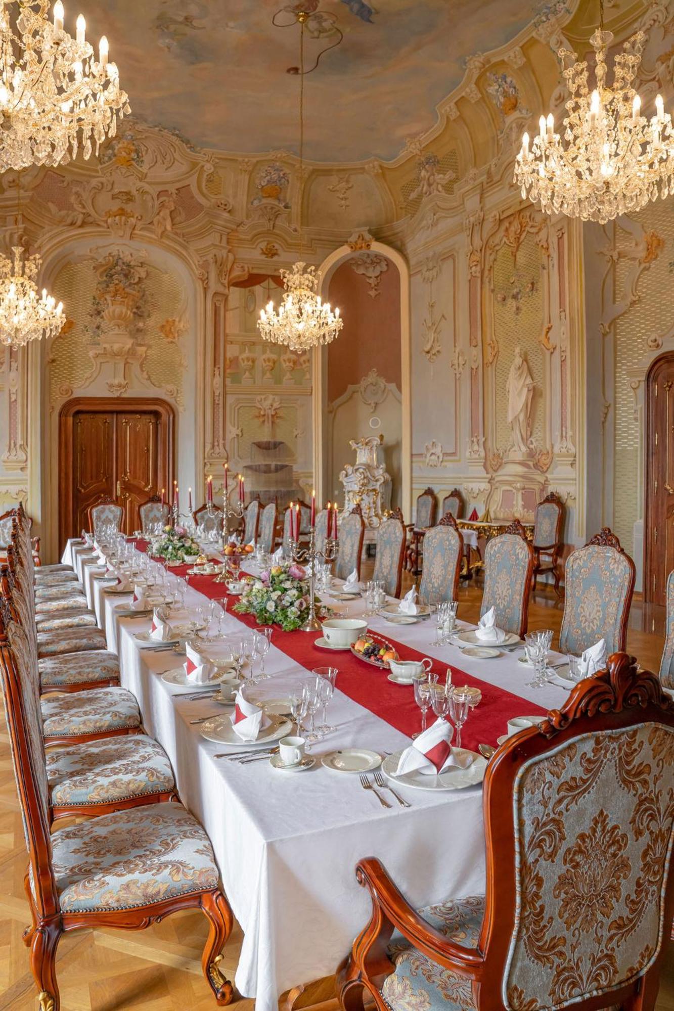 Galicia Nueva, Castle Hotel Lučenec Εξωτερικό φωτογραφία