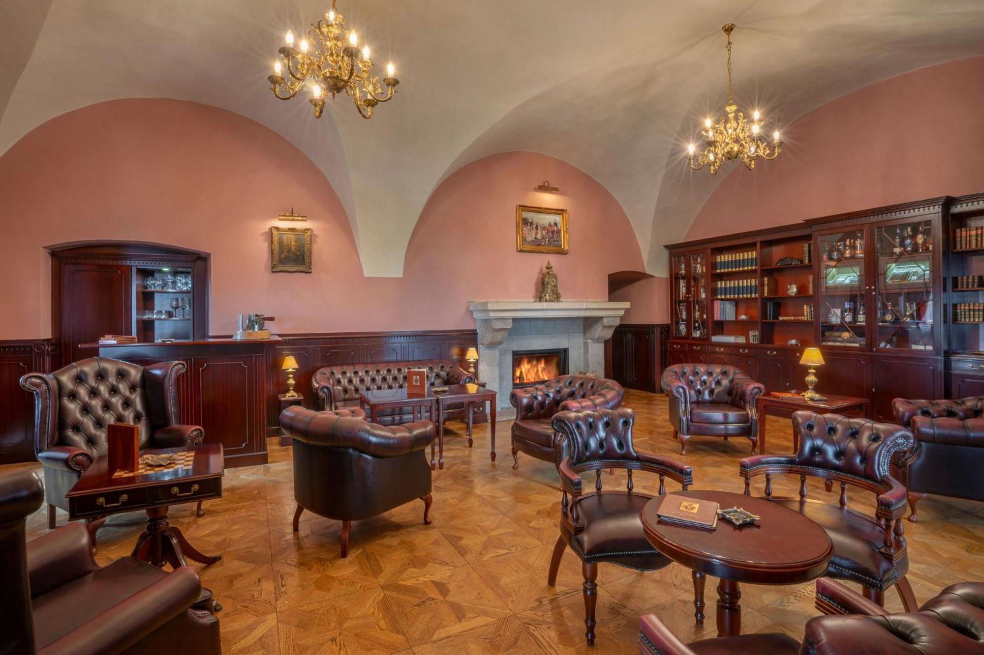 Galicia Nueva, Castle Hotel Lučenec Εξωτερικό φωτογραφία